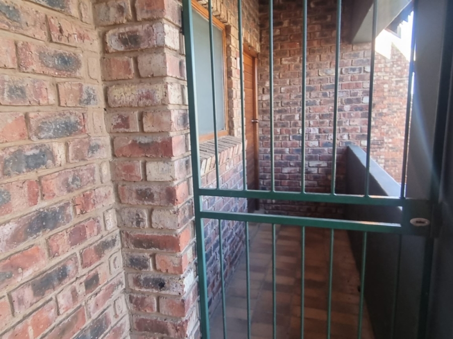 2 Bedroom Property for Sale in Langenhovenpark Free State